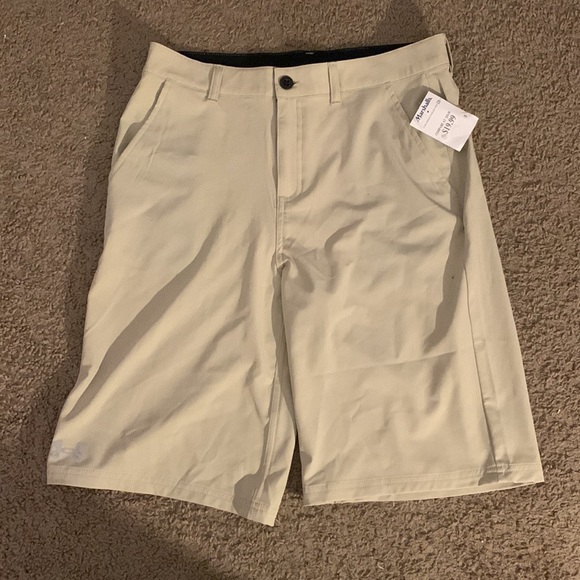Hurley khaki shorts - Picture 2 of 3